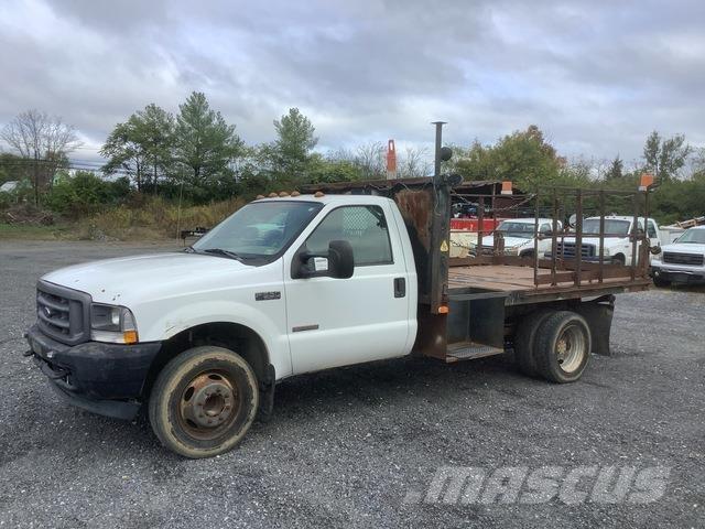 Ford F-550 平板栏板货车