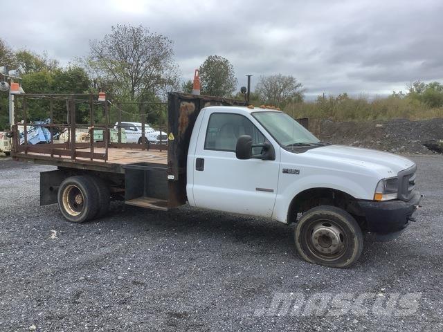 Ford F-550 平板栏板货车