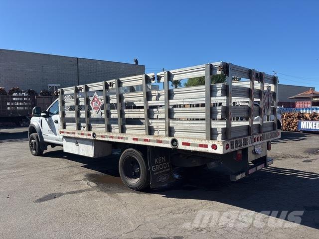 Ford F-550 平板栏板货车