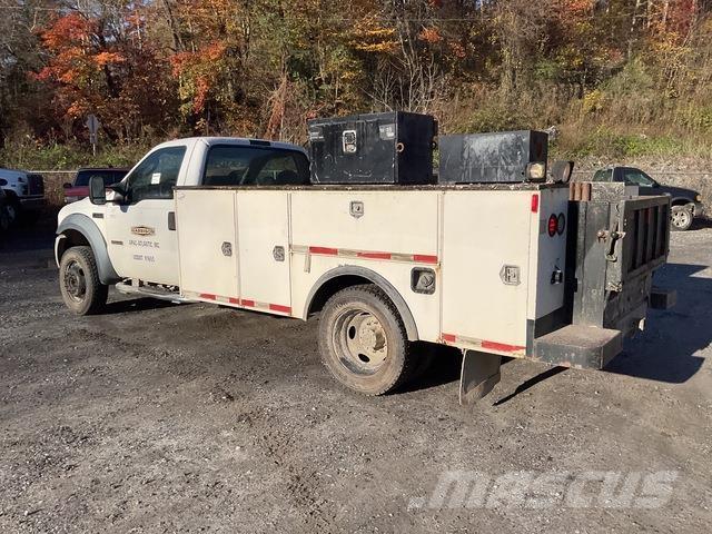 Ford F-550 皮卡车