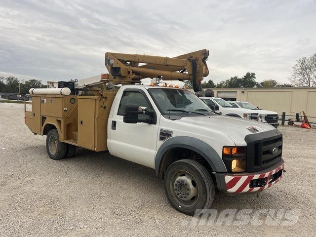 Ford F-550 车载式高空作业车