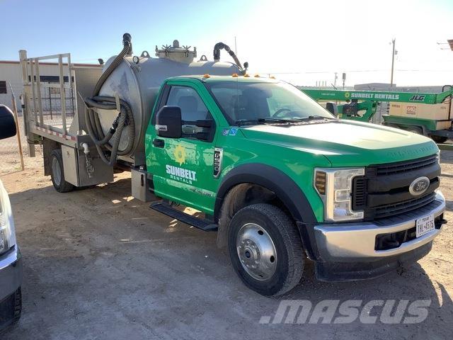 Ford F-550 平板栏板货车