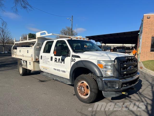 Ford F-550 平板栏板货车