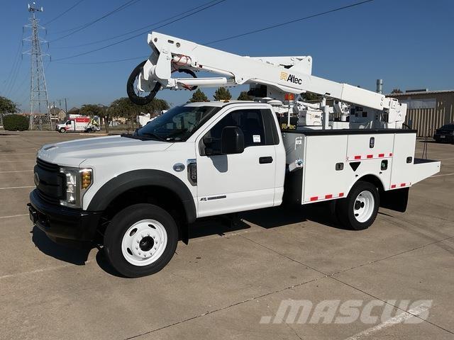Ford F-550 车载式高空作业车