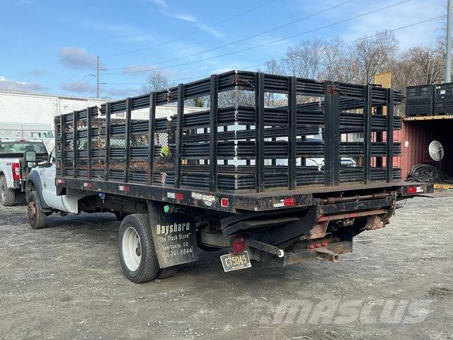 Ford F-550 平板栏板货车
