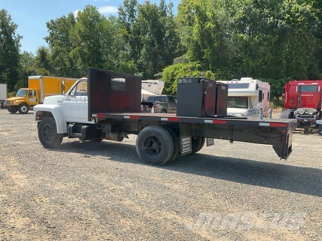 Ford F-600 平板栏板货车