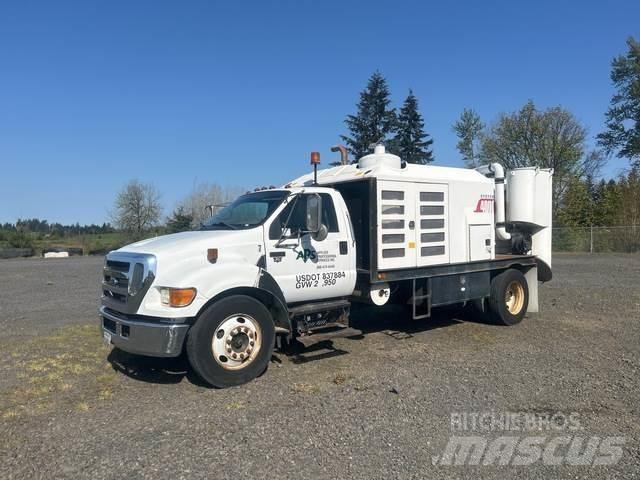 Ford F-650 履带挖掘机