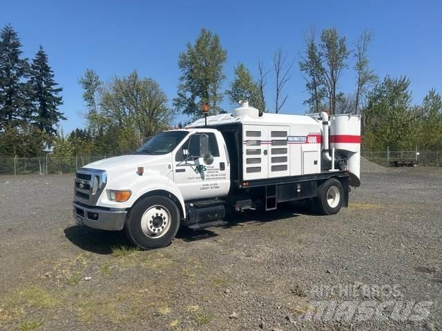 Ford F-650 履带挖掘机