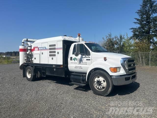 Ford F-650 履带挖掘机