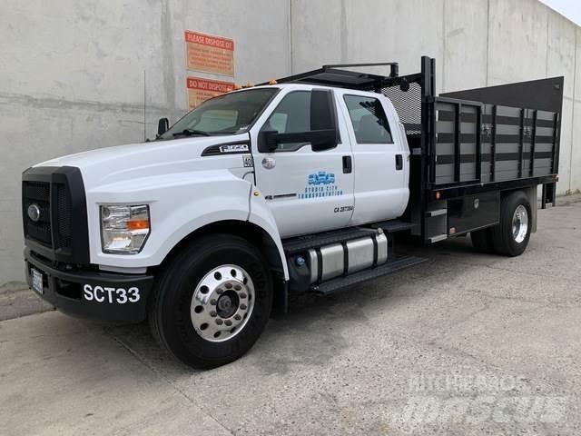 Ford F-650 平板栏板货车