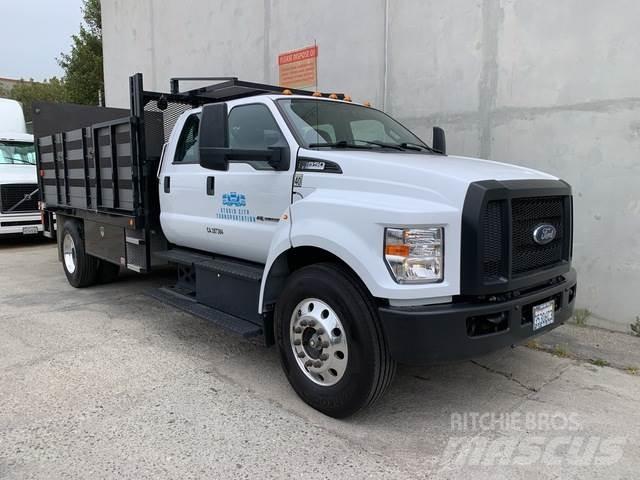 Ford F-650 平板栏板货车