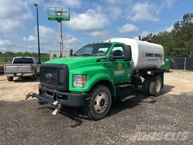 Ford F-650 水罐车