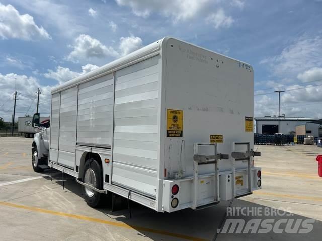 Ford F-650 饮料运输车