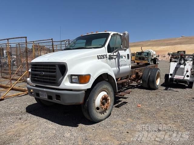 Ford F-650 驾驶室与内部