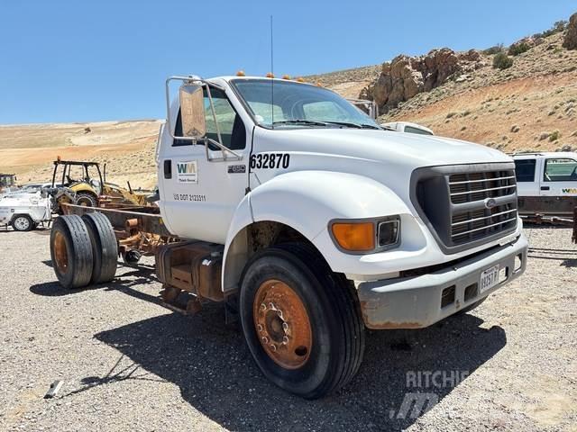 Ford F-650 驾驶室与内部