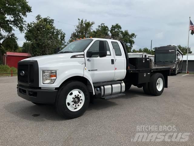 Ford F-650 平板栏板货车