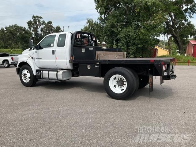 Ford F-650 平板栏板货车