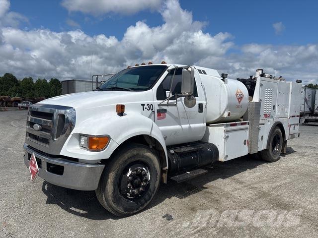 Ford F-650 油罐车