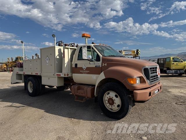 Ford F-650 油罐车