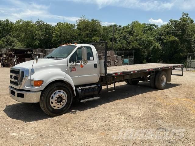 Ford F-650 平板栏板货车