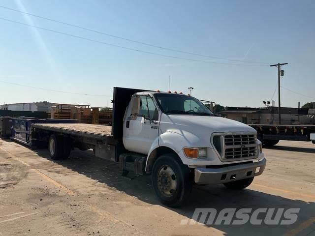 Ford F-650 平板栏板货车