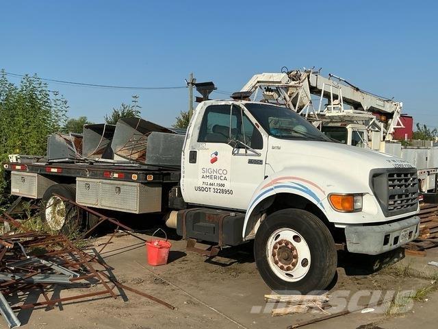 Ford F-650 平板栏板货车