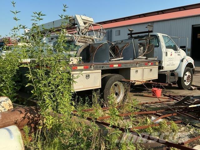 Ford F-650 平板栏板货车