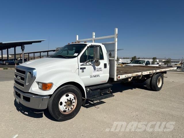 Ford F-650 平板栏板货车