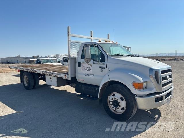 Ford F-650 平板栏板货车