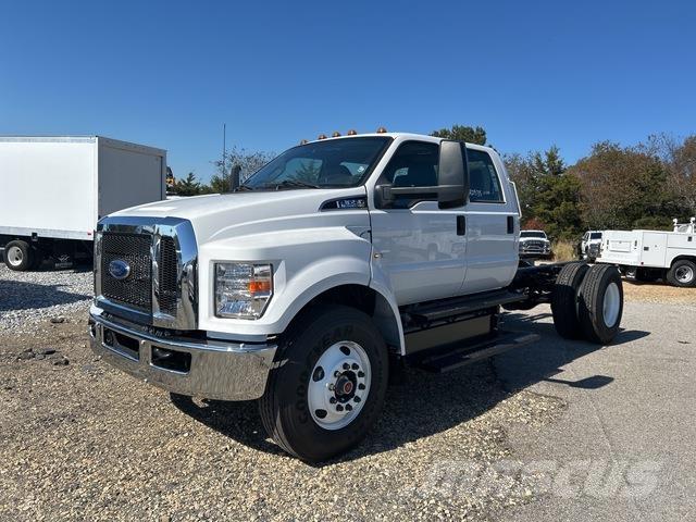 Ford F-650 驾驶室与内部