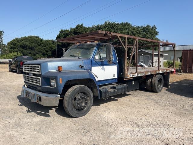 Ford F-700 平板栏板货车