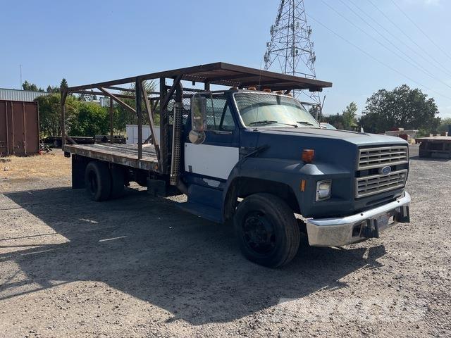 Ford F-700 平板栏板货车