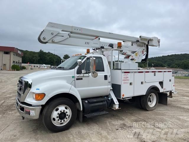 Ford F-750 车载式高空作业车