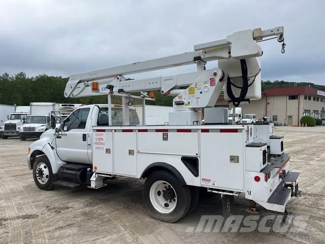 Ford F-750 车载式高空作业车