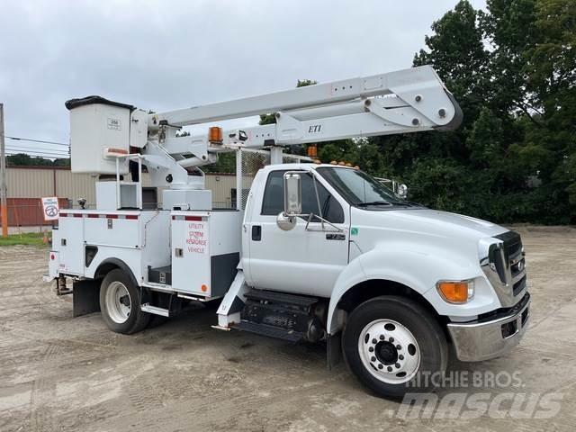 Ford F-750 车载式高空作业车