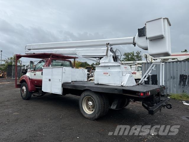 Ford F-750 车载式高空作业车