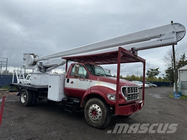 Ford F-750 车载式高空作业车