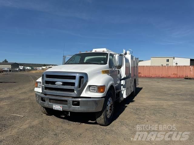 Ford F-750 油罐车