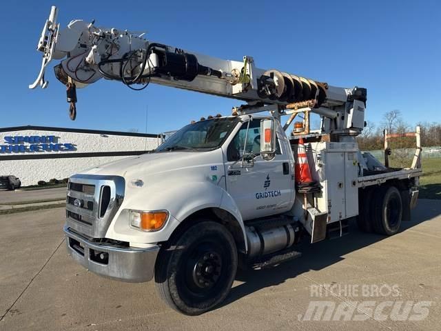 Ford F-750 钻机车