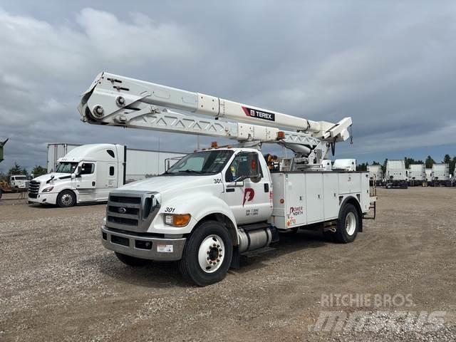Ford F-750 车载式高空作业车