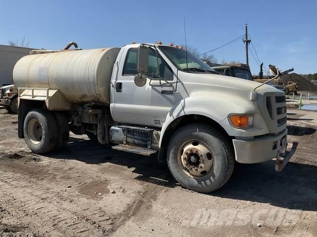 Ford F-750 水罐车
