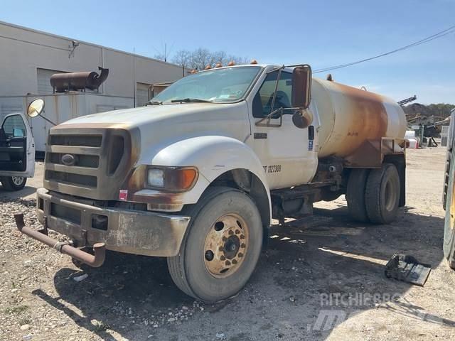 Ford F-750 水罐车