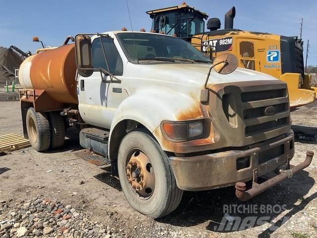Ford F-750 水罐车