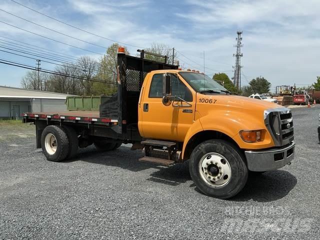 Ford F-750 平板栏板货车