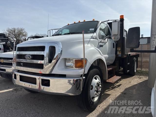 Ford F-750 平板栏板货车