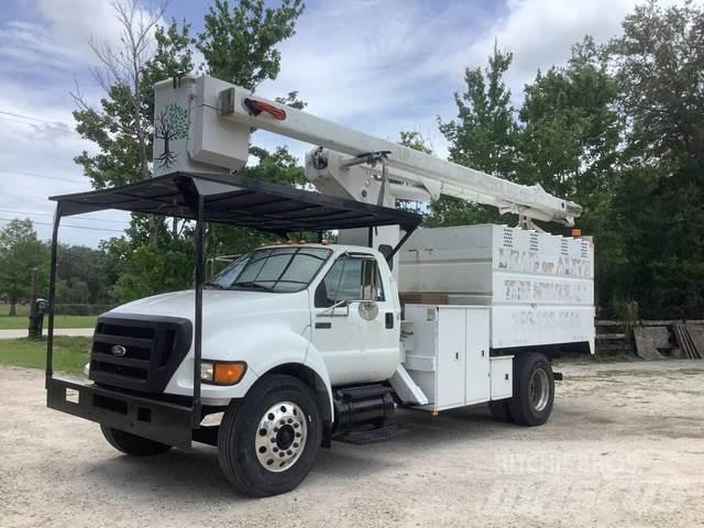 Ford F-750 车载式高空作业车