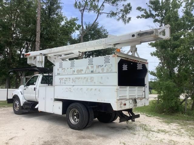 Ford F-750 车载式高空作业车