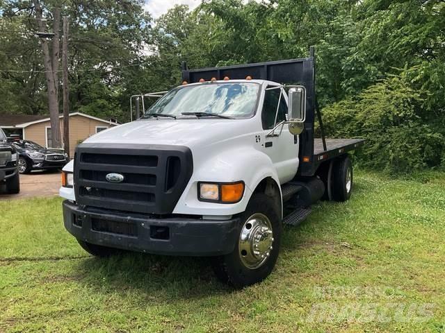Ford F-750 平板栏板货车