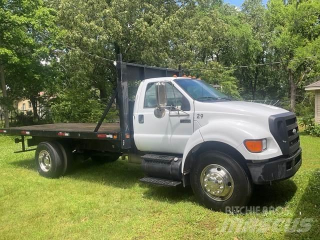Ford F-750 平板栏板货车