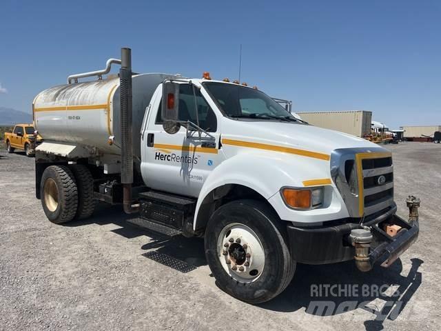Ford F-750 水罐车